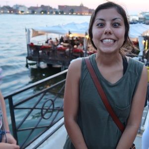 Meet your Posher, Raquel